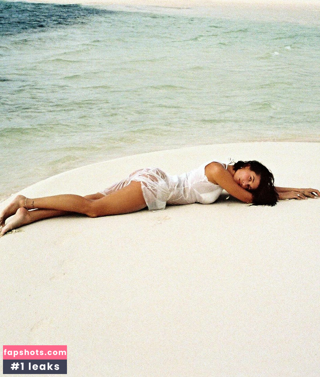 Hailey Baldwin Bieber gallery photo #102