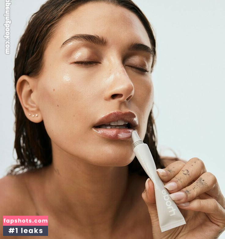 Hailey Baldwin Bieber gallery photo #126