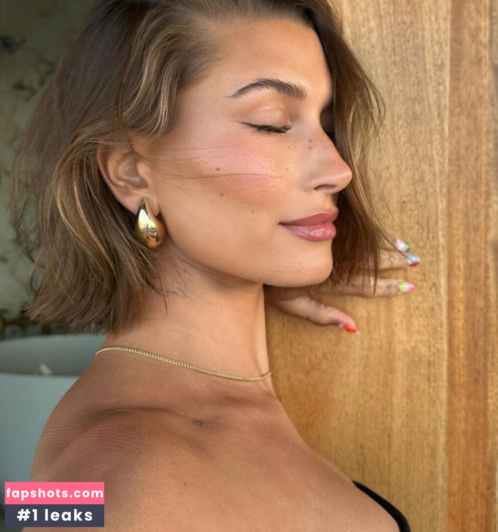 Hailey Baldwin Bieber gallery photo #147