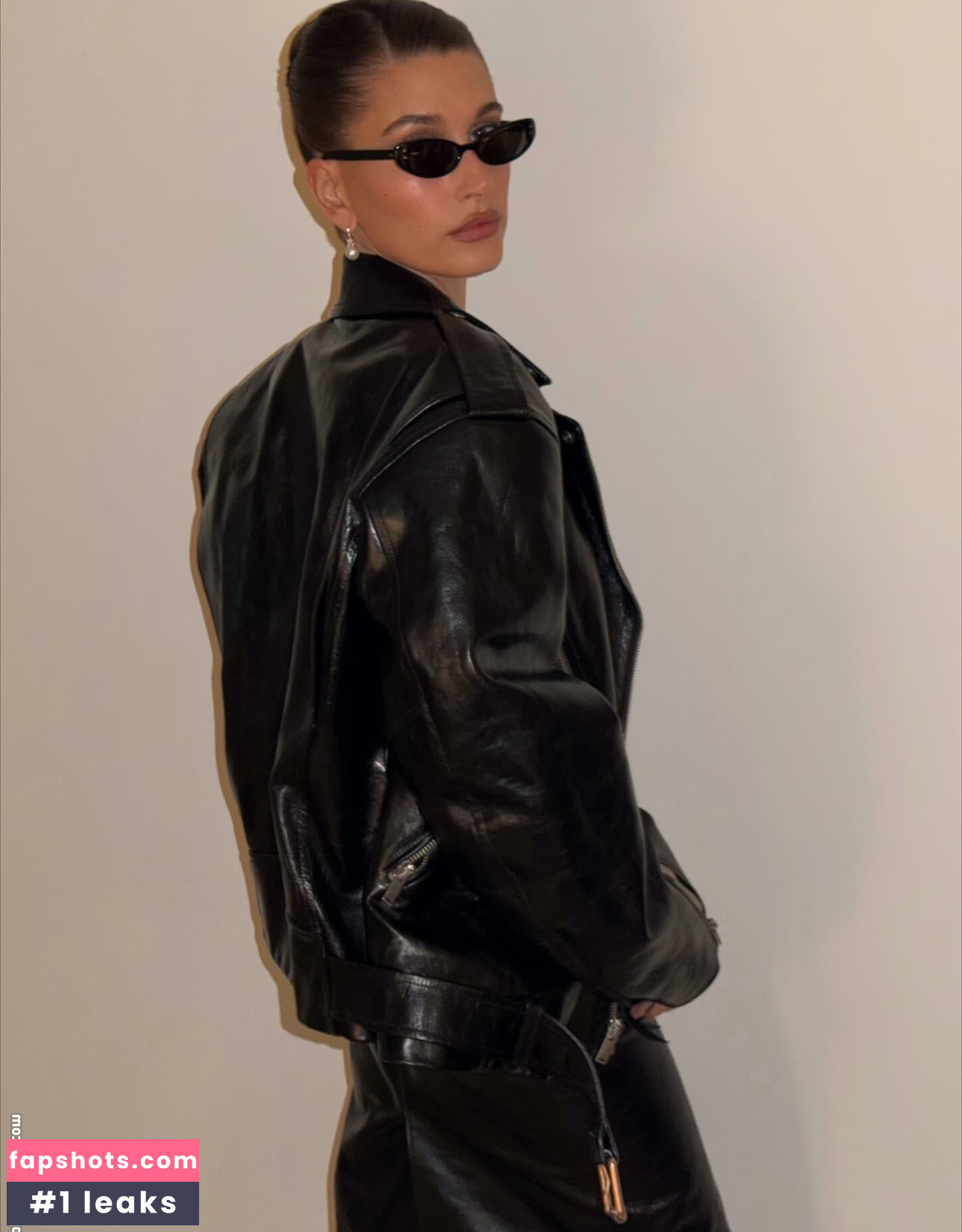 Hailey Baldwin Bieber gallery photo #16