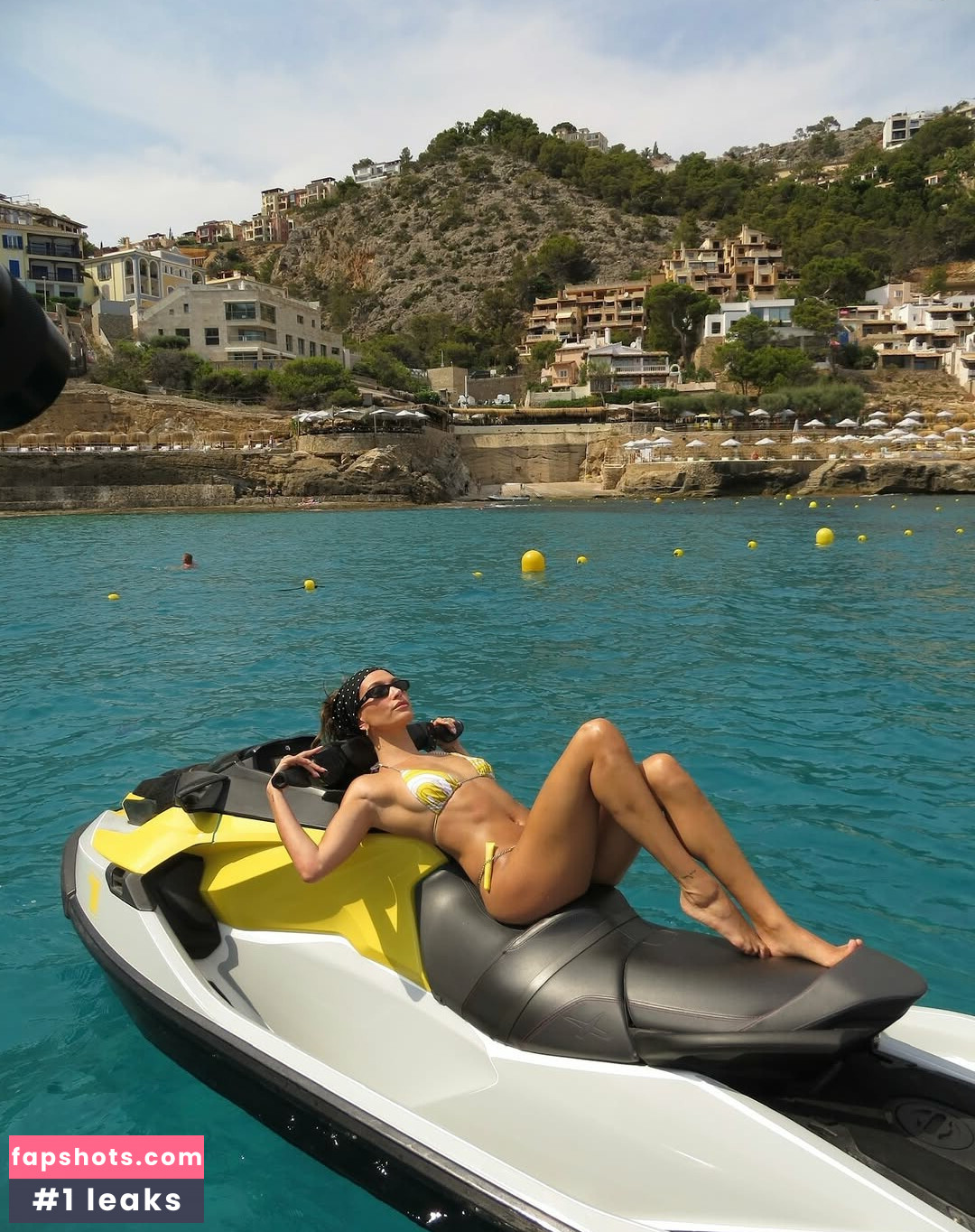 Hailey Baldwin Bieber gallery photo #25