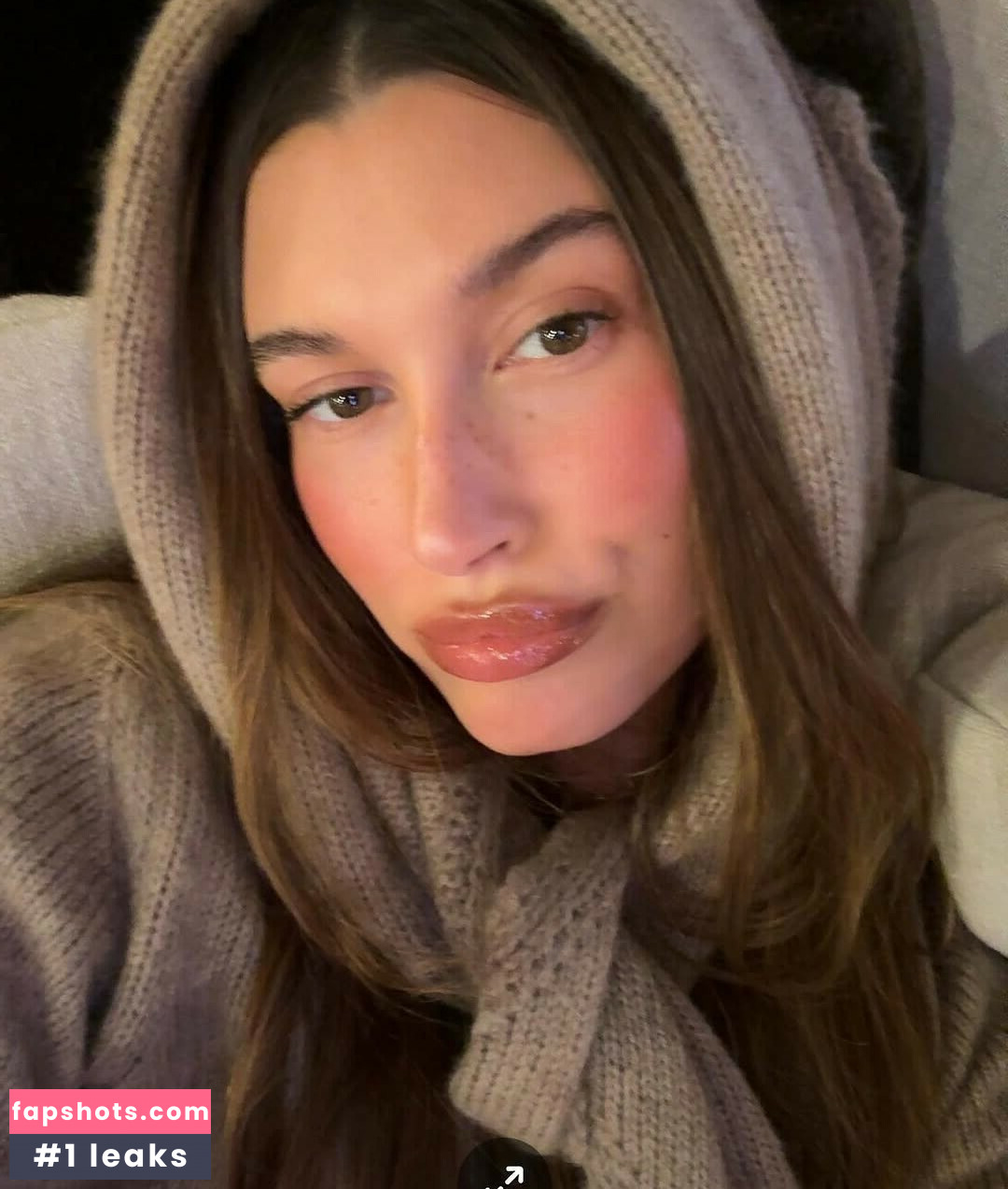 Hailey Baldwin Bieber gallery photo #44