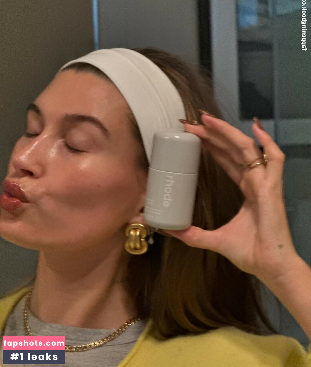 Hailey Baldwin Bieber gallery photo #45