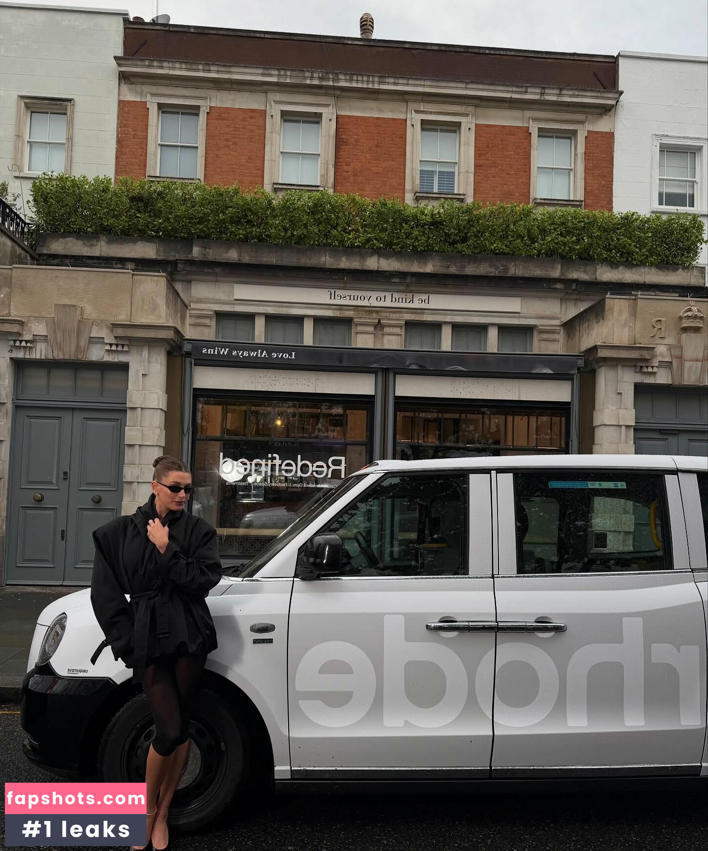 Hailey Baldwin Bieber gallery photo #6