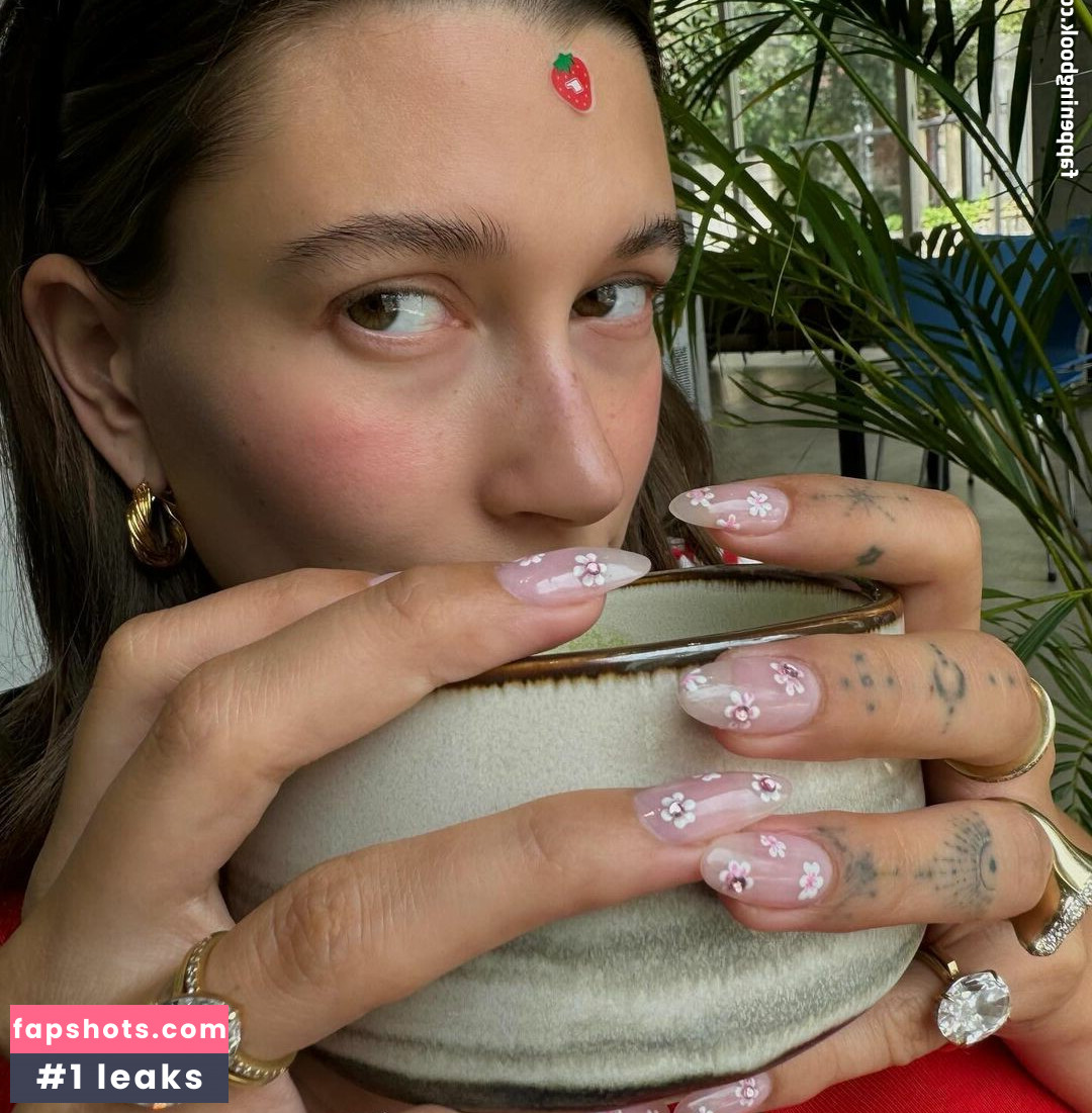 Hailey Baldwin Bieber gallery photo #78