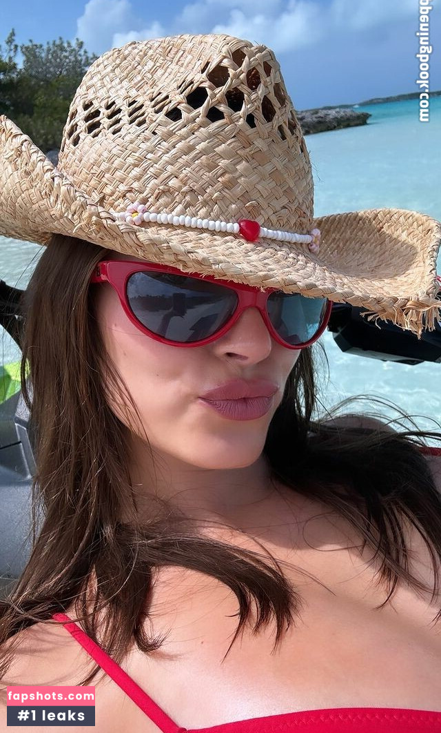 Hailey Baldwin Bieber gallery photo #88