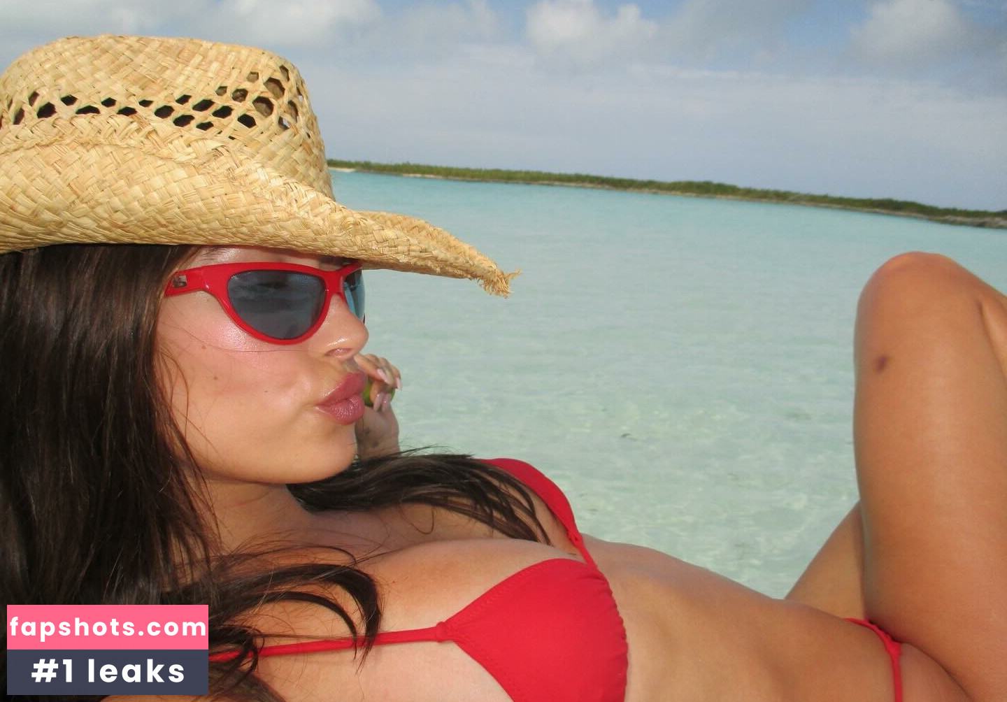 Hailey Baldwin Bieber gallery photo #91