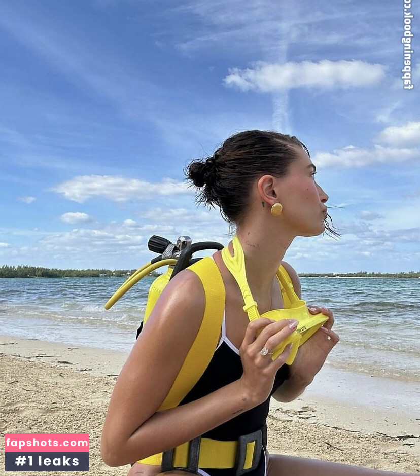 Hailey Baldwin Bieber gallery photo #97