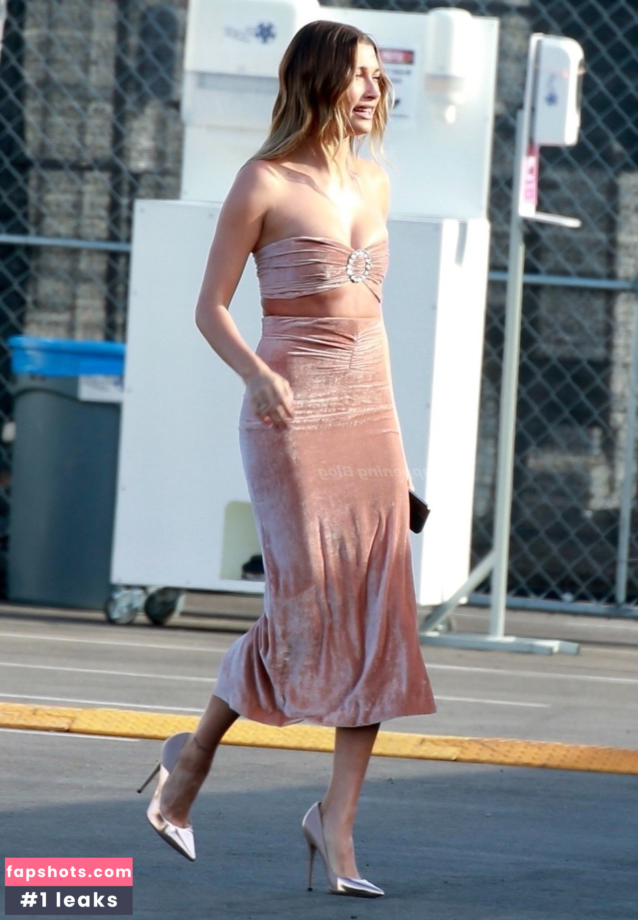 Hailey Baldwin gallery photo #260