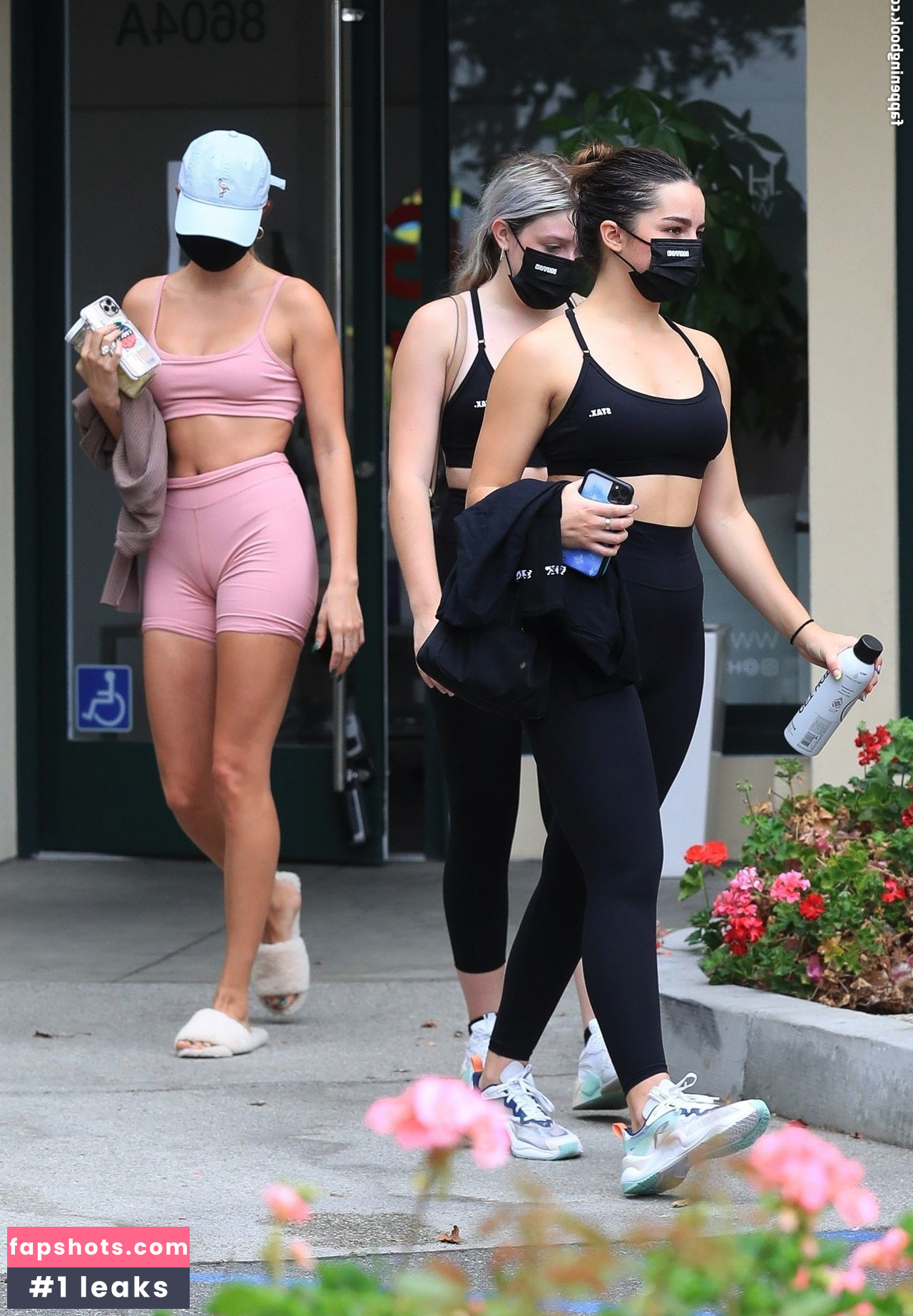 Hailey Baldwin gallery photo #277