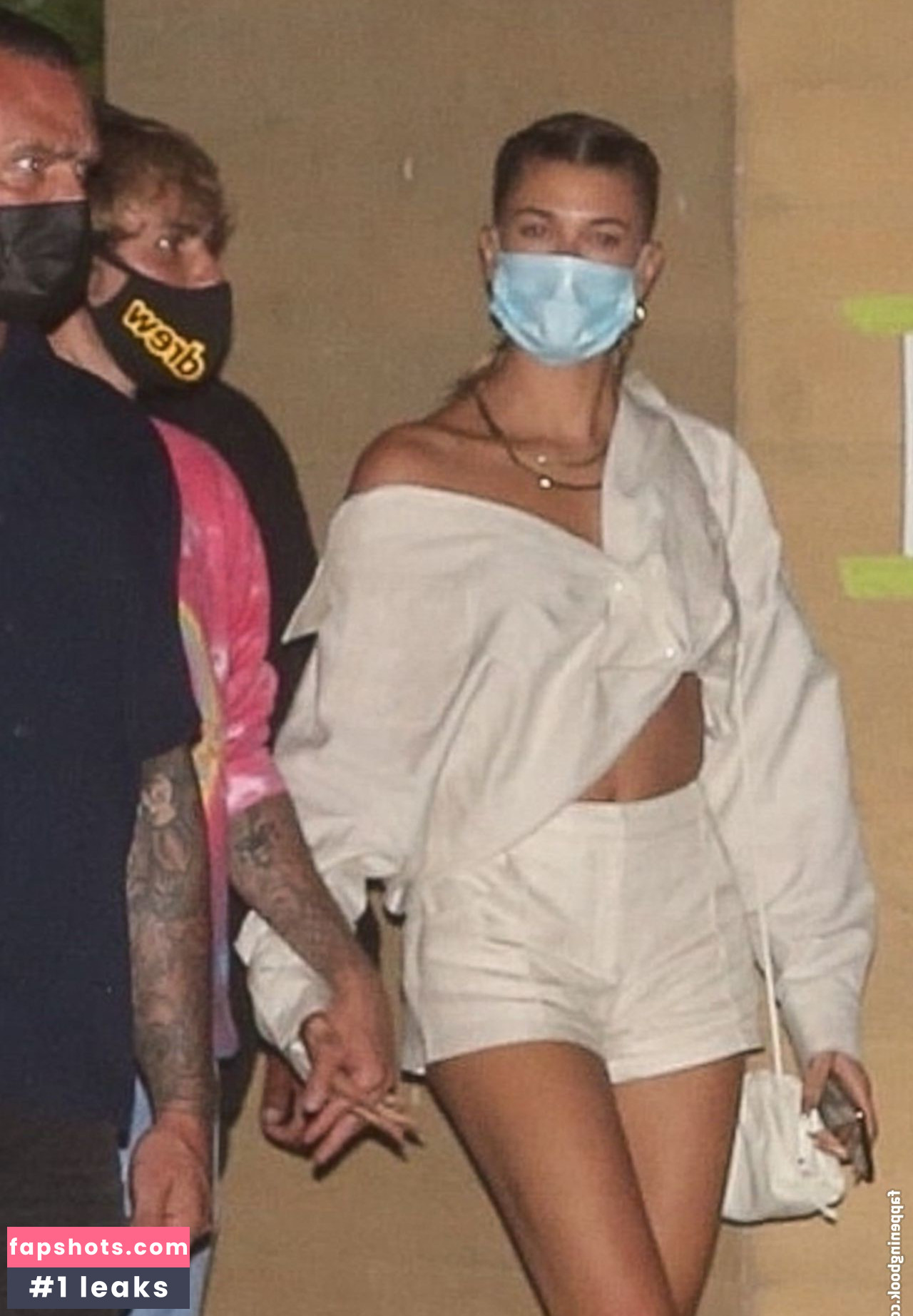 Hailey Baldwin gallery photo #306