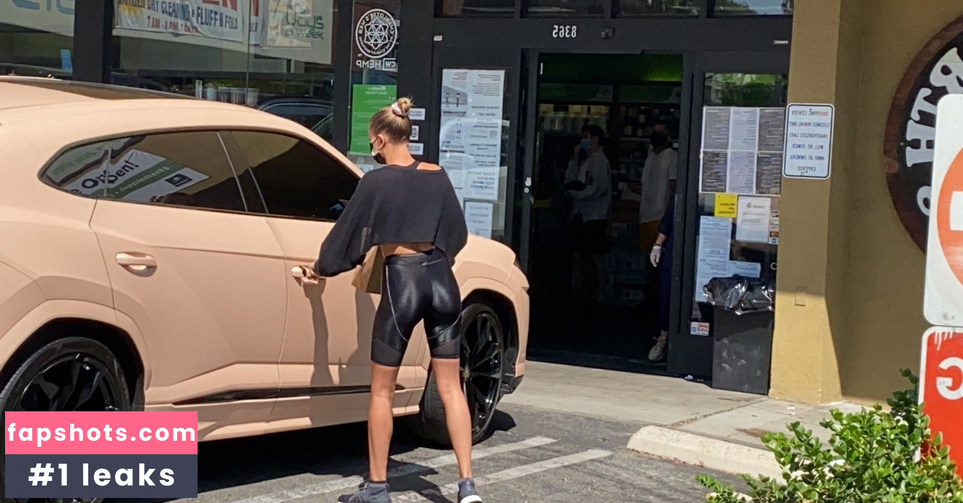 Hailey Baldwin gallery photo #319