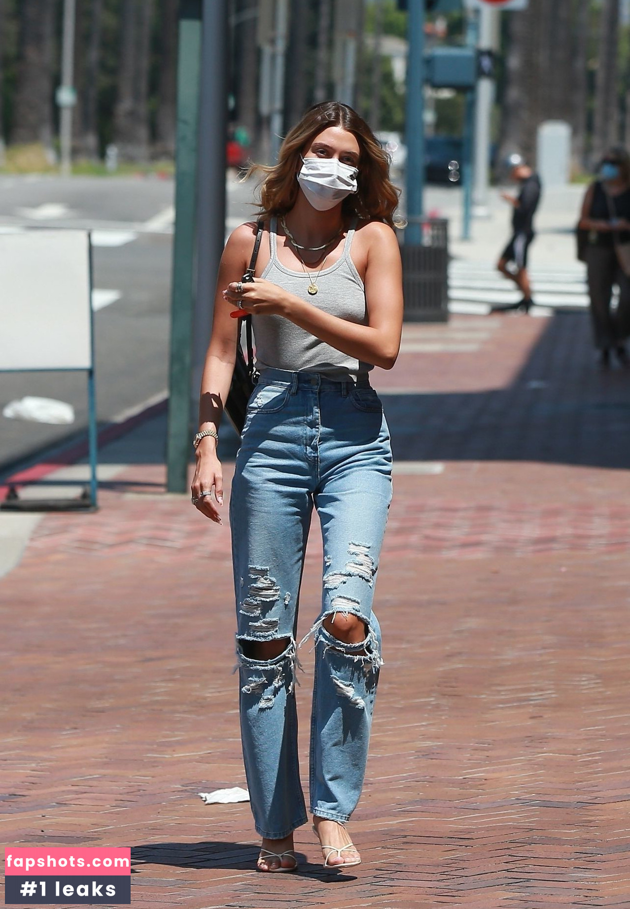 Hailey Baldwin gallery photo #322