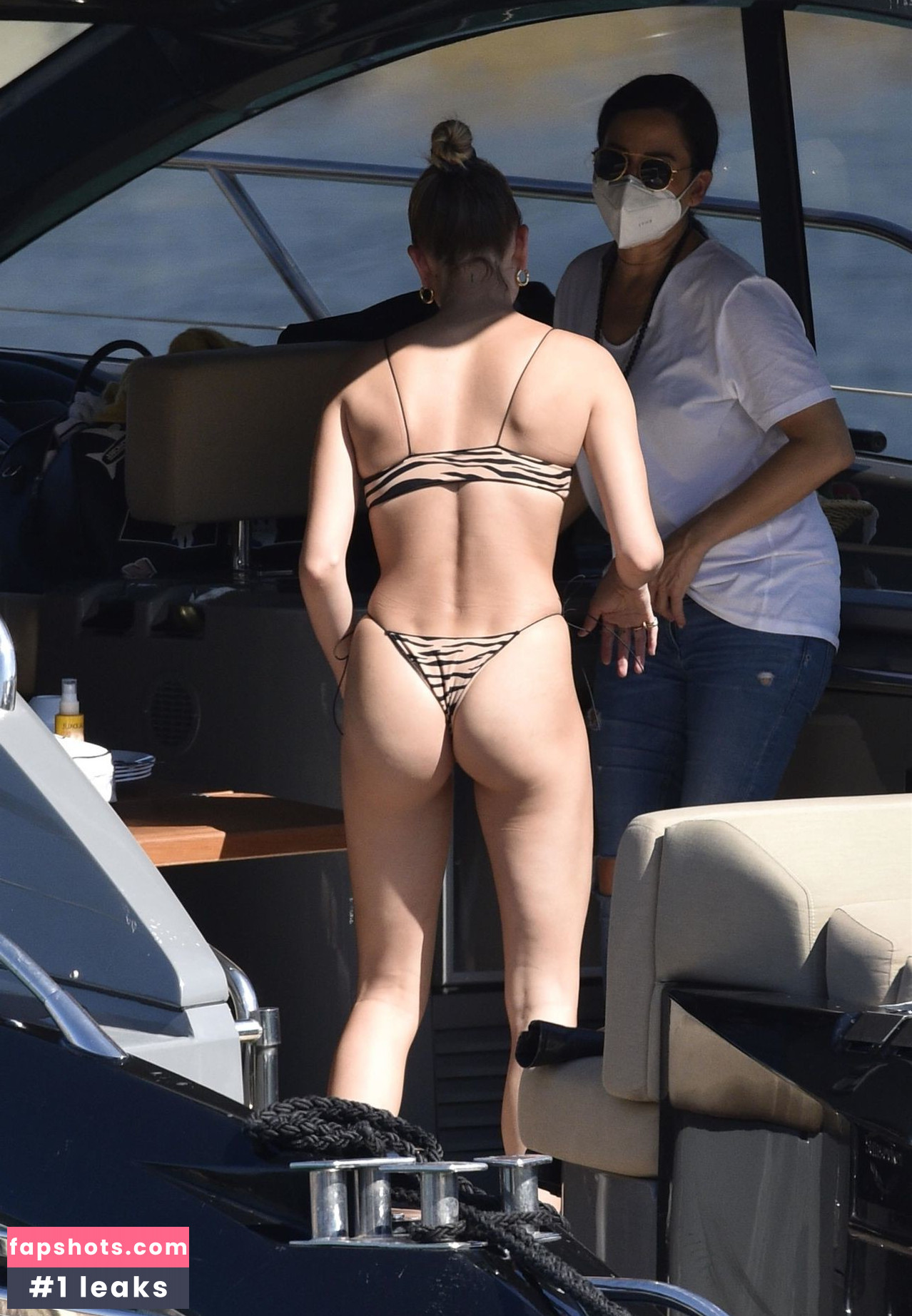 Hailey Baldwin gallery photo #367