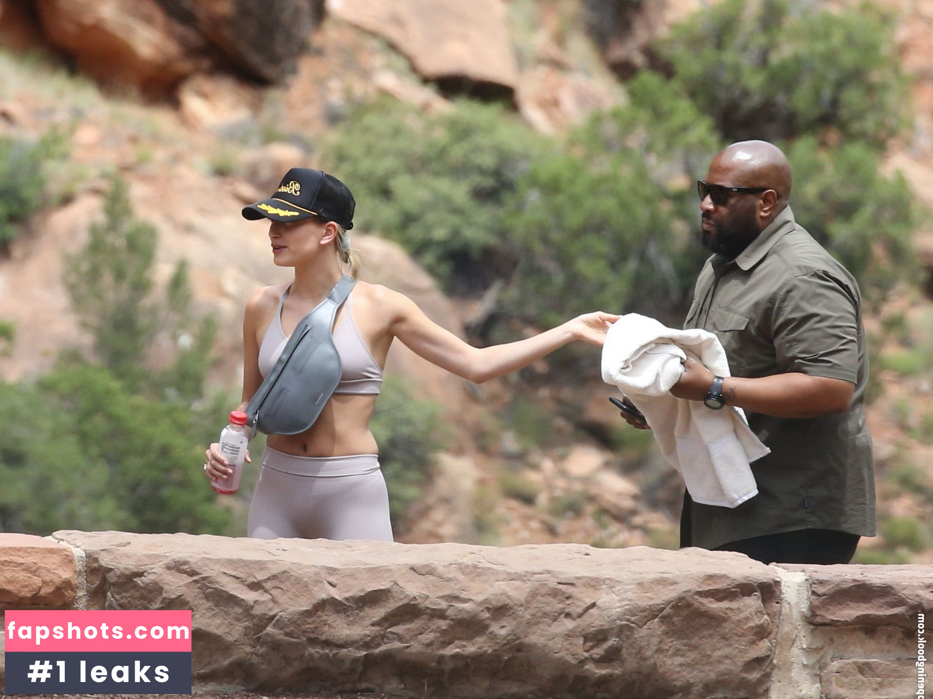 Hailey Baldwin gallery photo #378