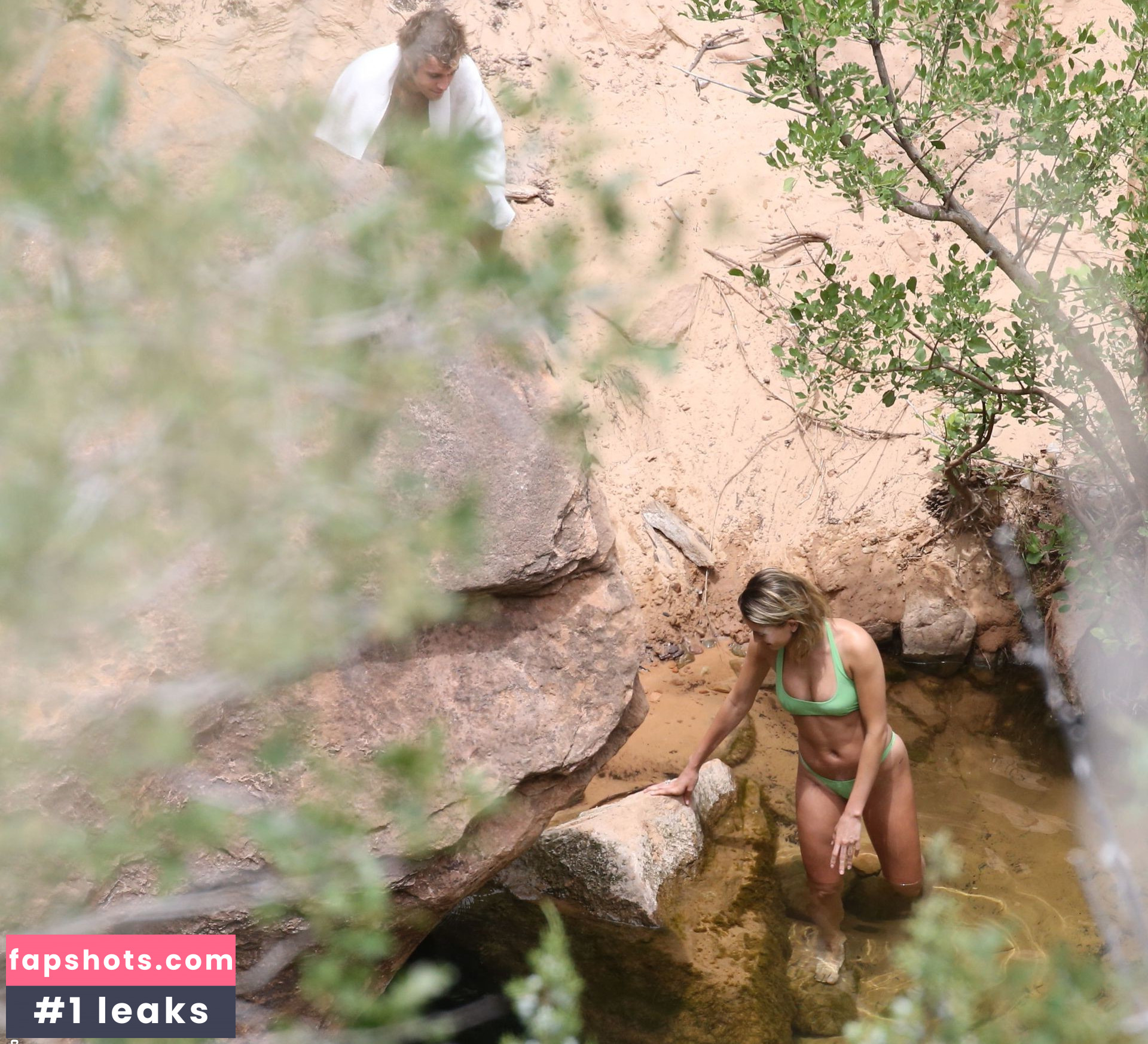 Hailey Baldwin gallery photo #389