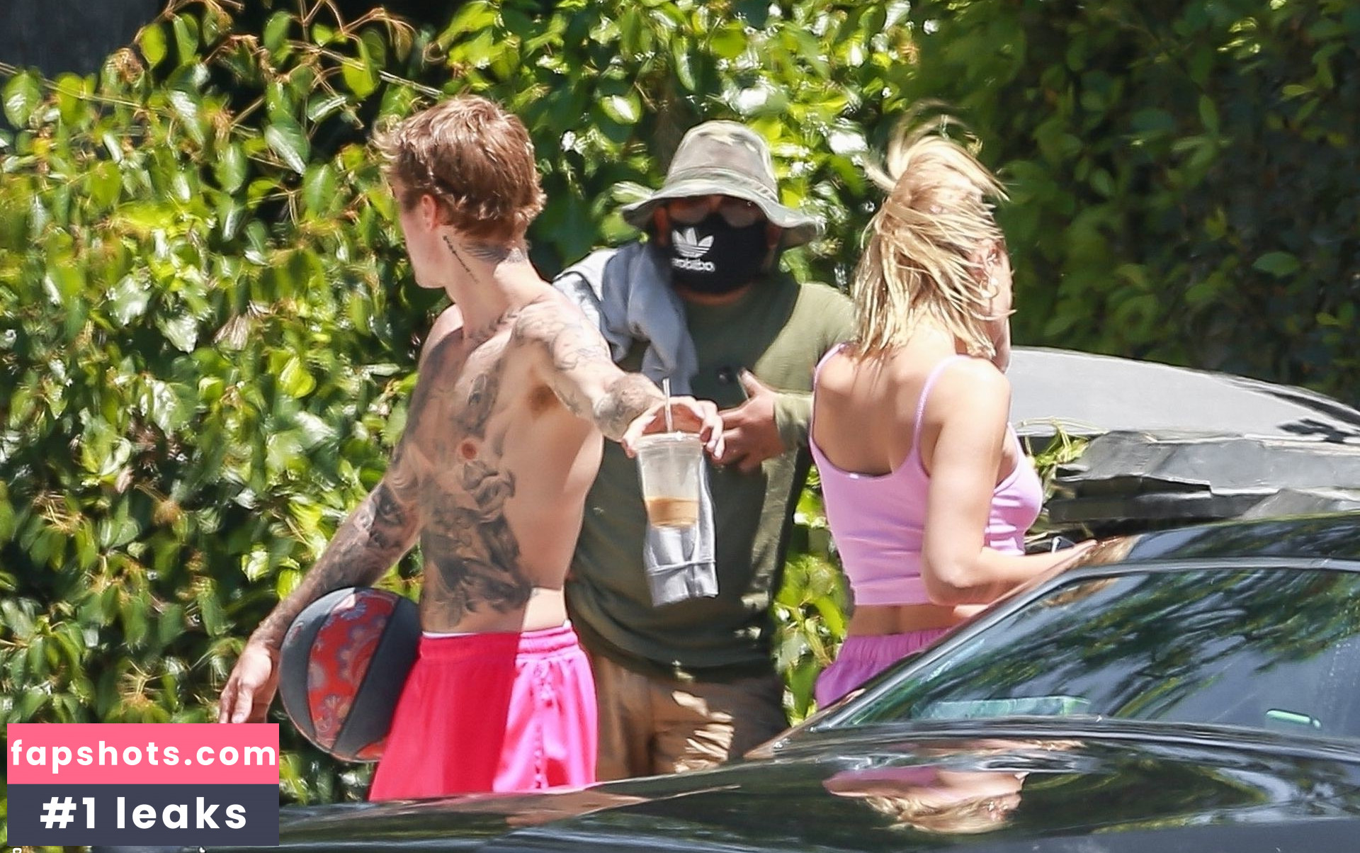 Hailey Baldwin gallery photo #394