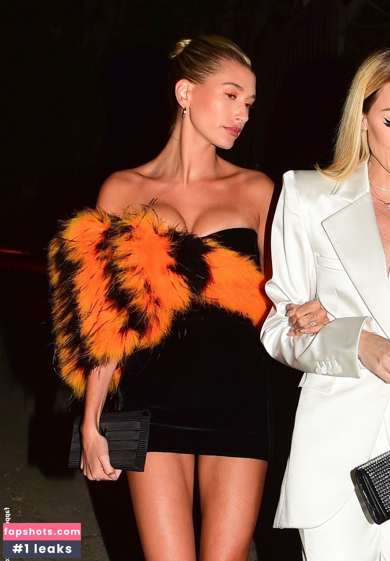 Hailey Baldwin gallery photo #403