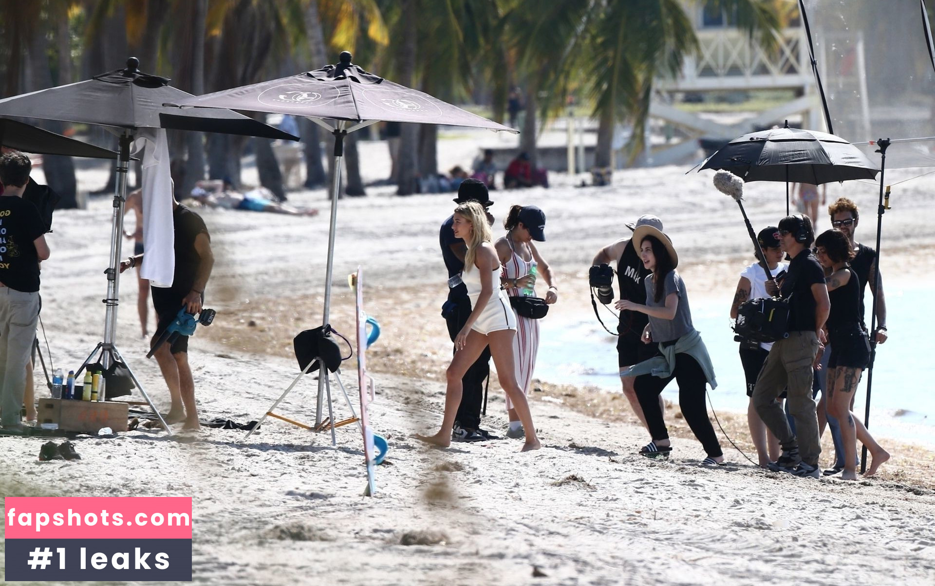 Hailey Baldwin gallery photo #448