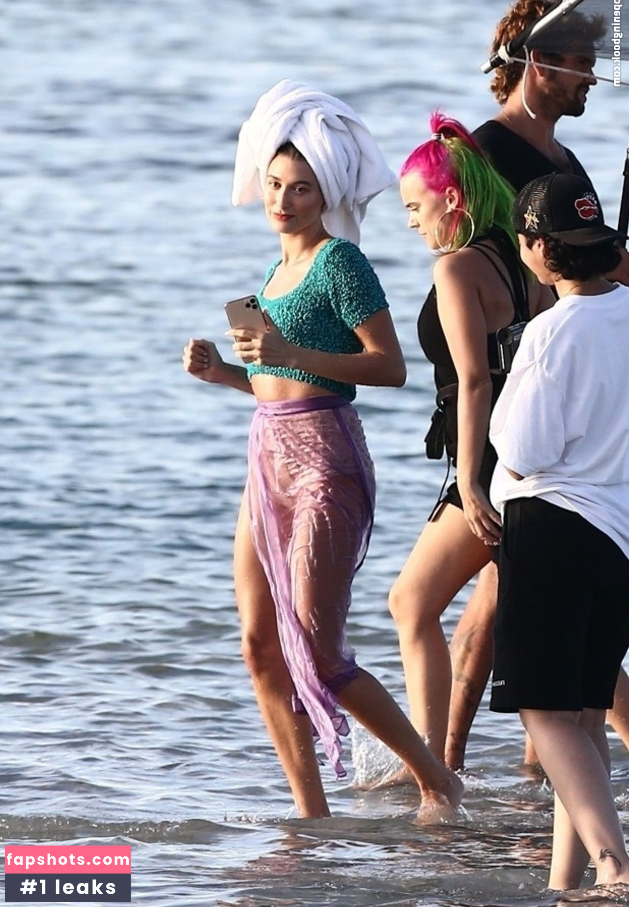 Hailey Baldwin gallery photo #451