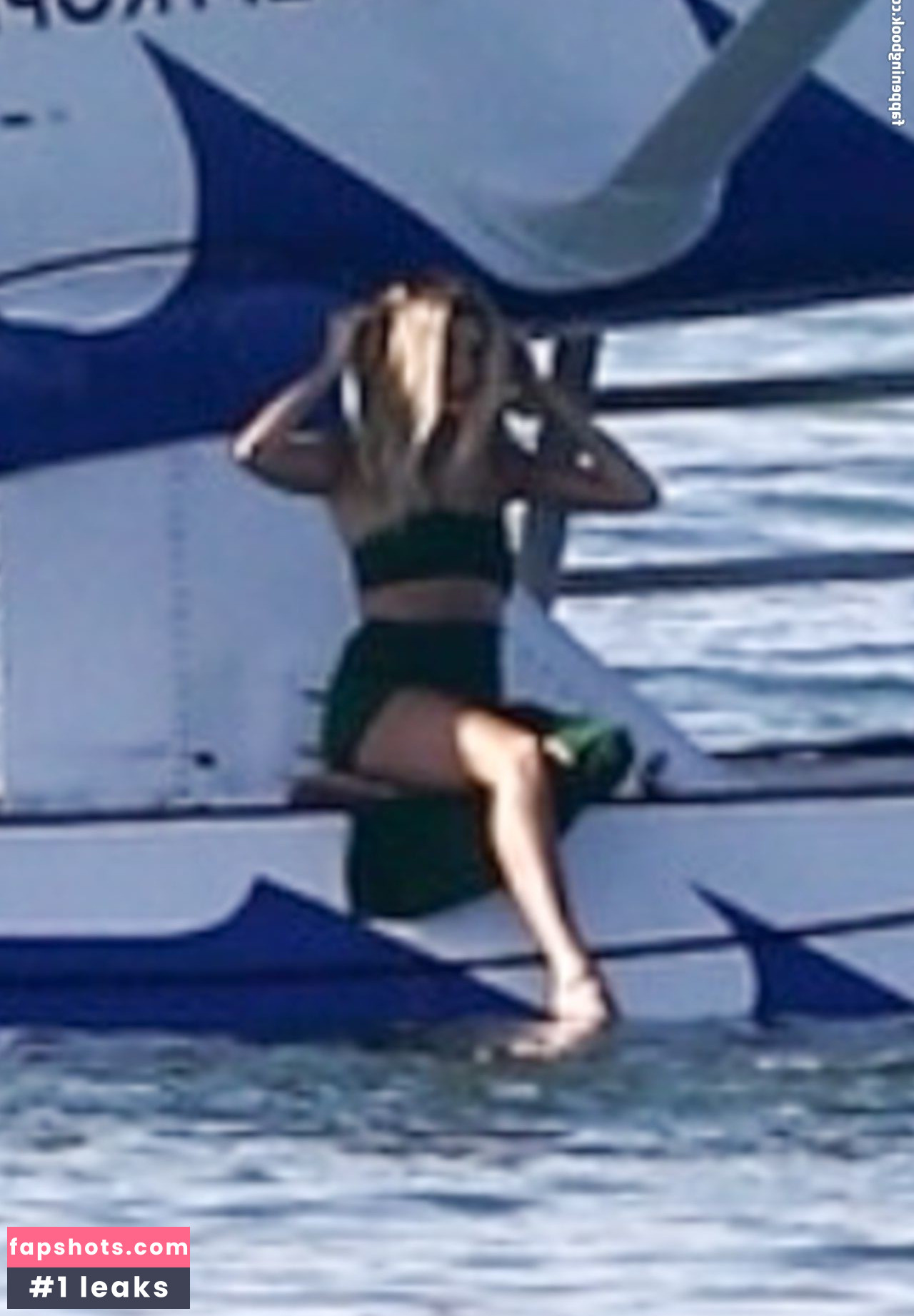 Hailey Baldwin gallery photo #453