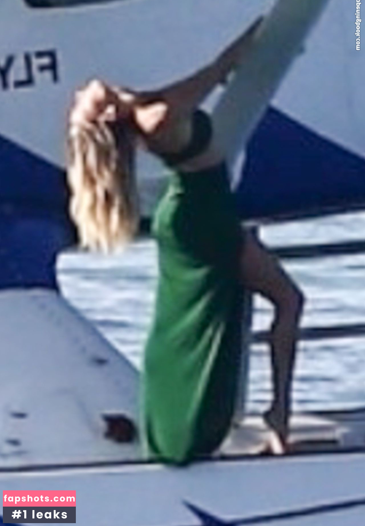 Hailey Baldwin gallery photo #454