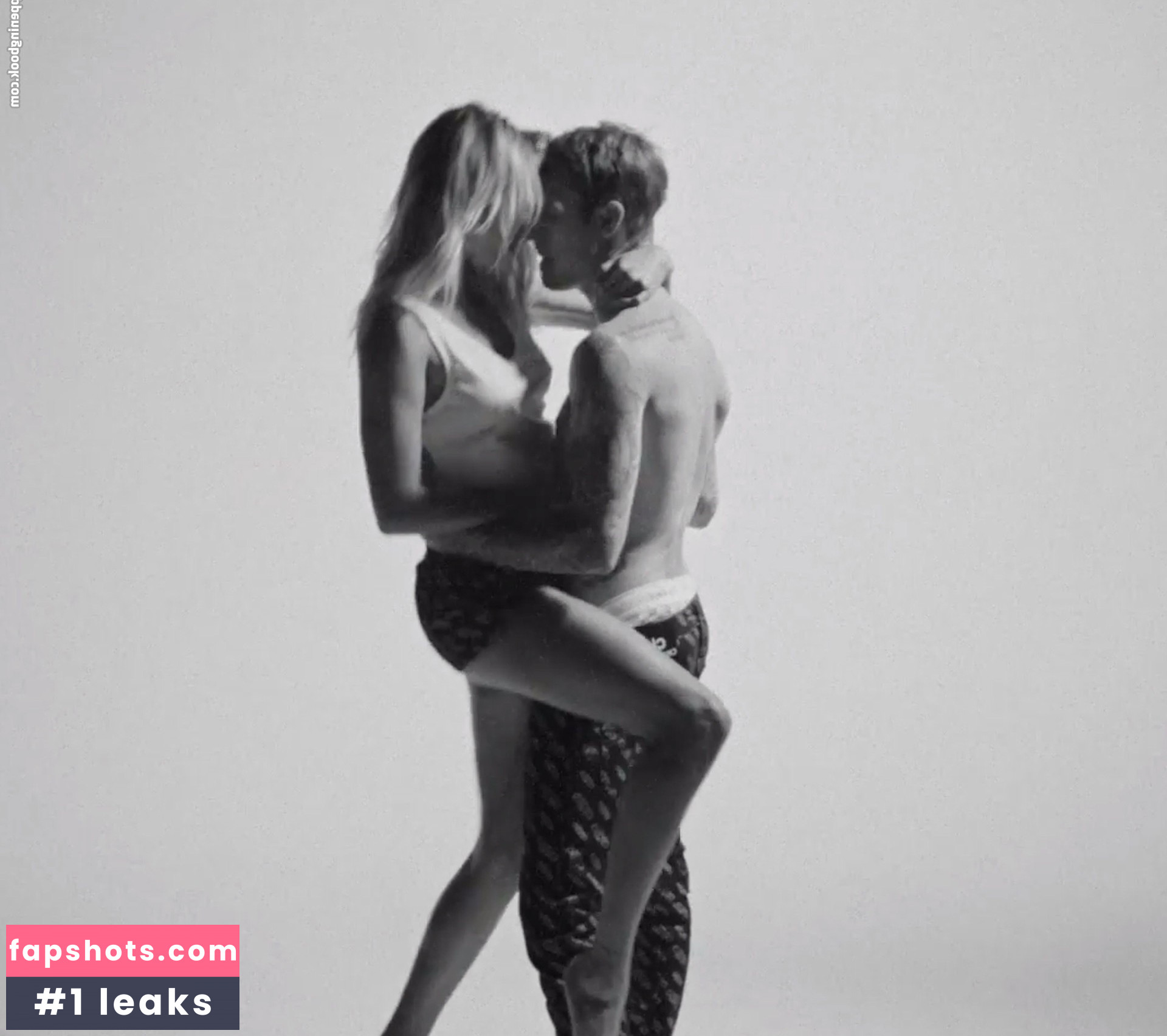 Hailey Baldwin gallery photo #474