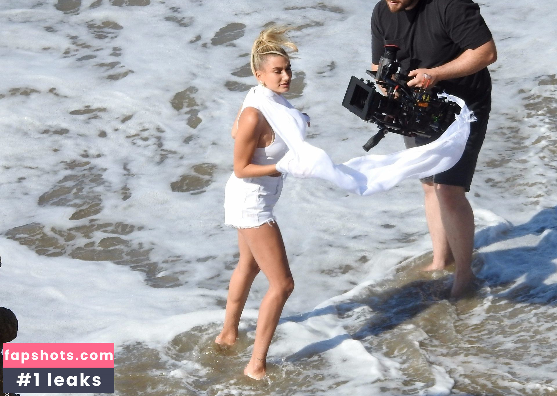 Hailey Baldwin gallery photo #490