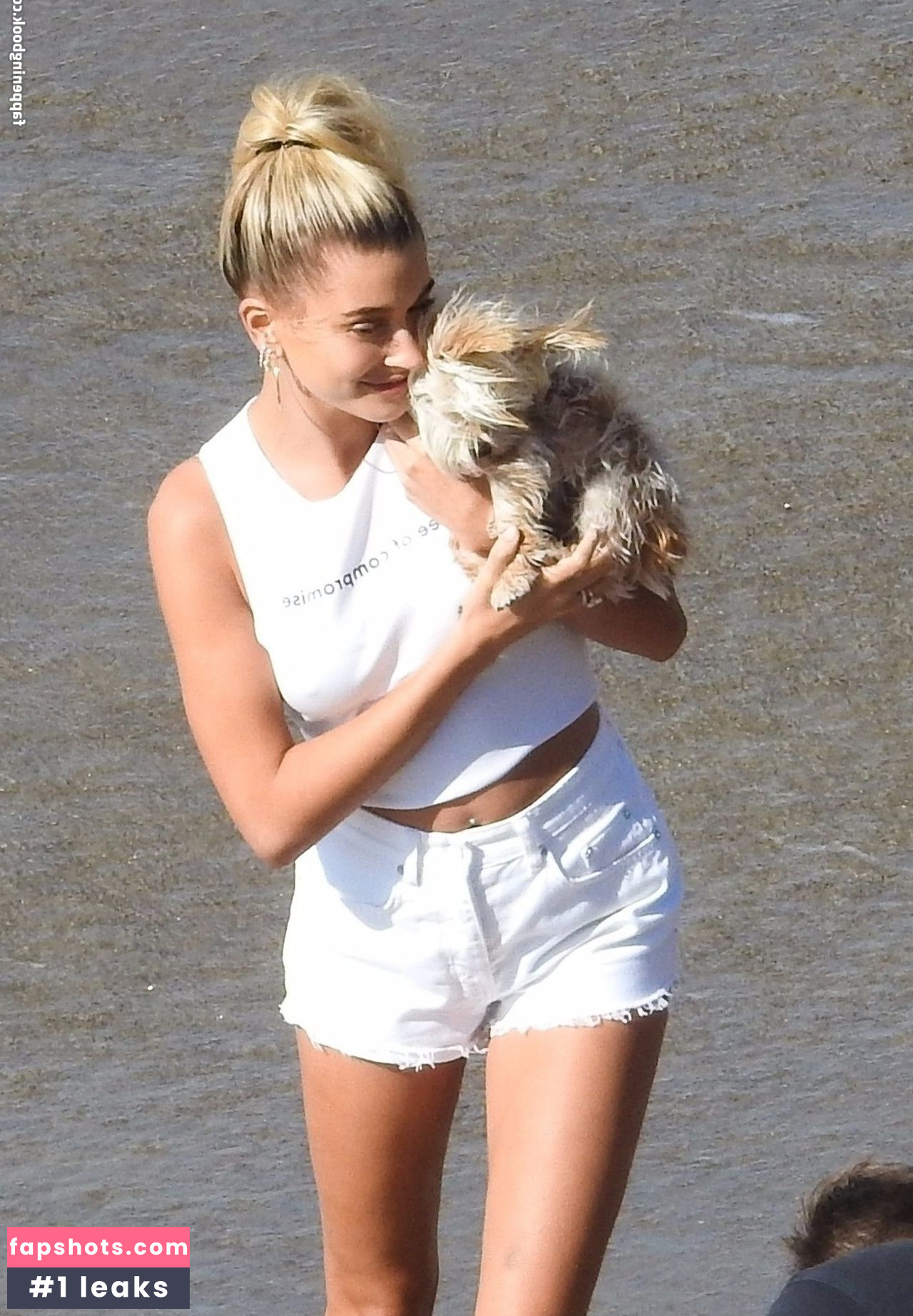 Hailey Baldwin gallery photo #493