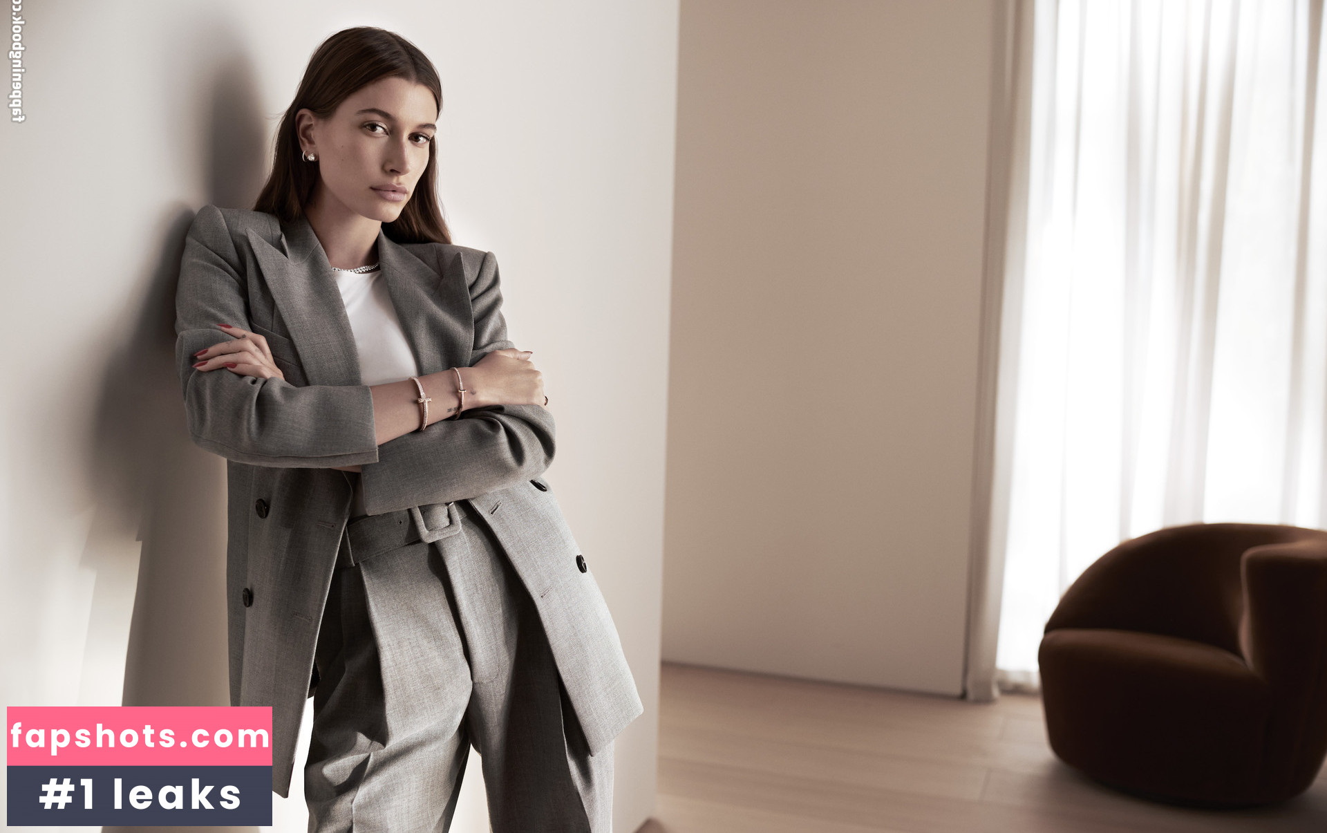 Hailey Bieber gallery photo #292