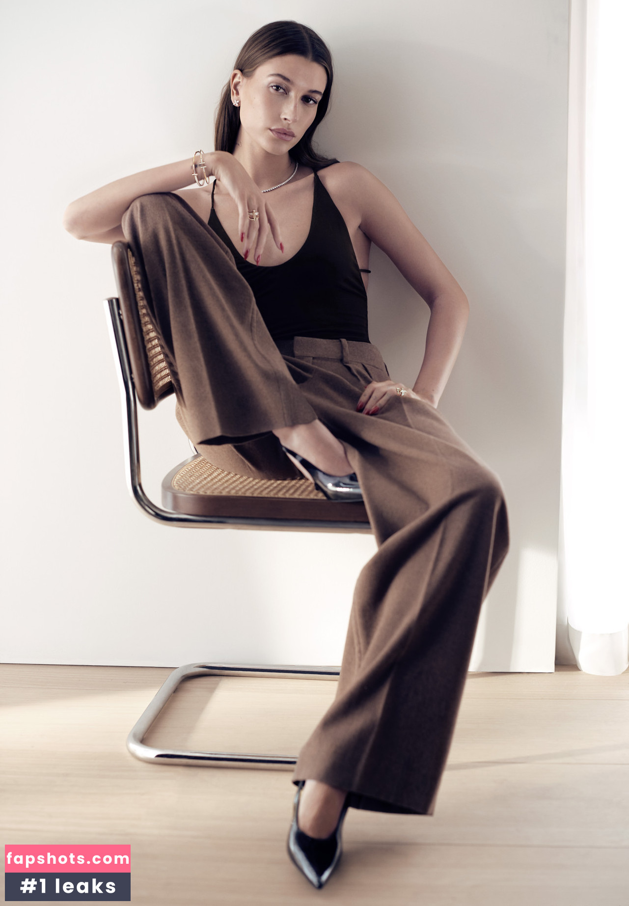 Hailey Bieber gallery photo #293