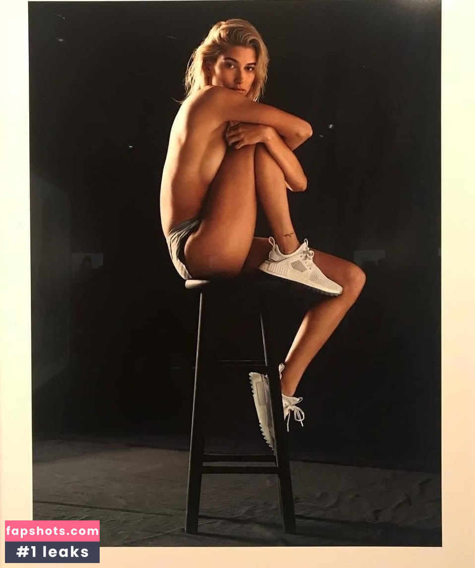 Hailey Bieber gallery photo #314
