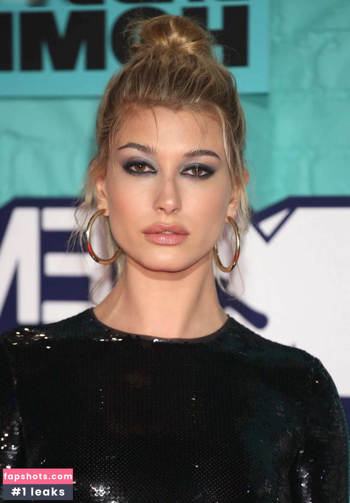 Hailey Bieber gallery photo #38