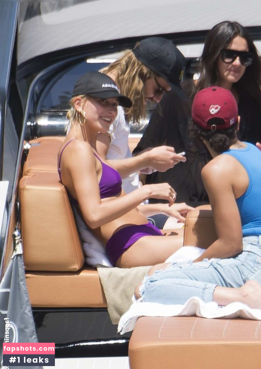 Hailey Bieber gallery photo #76