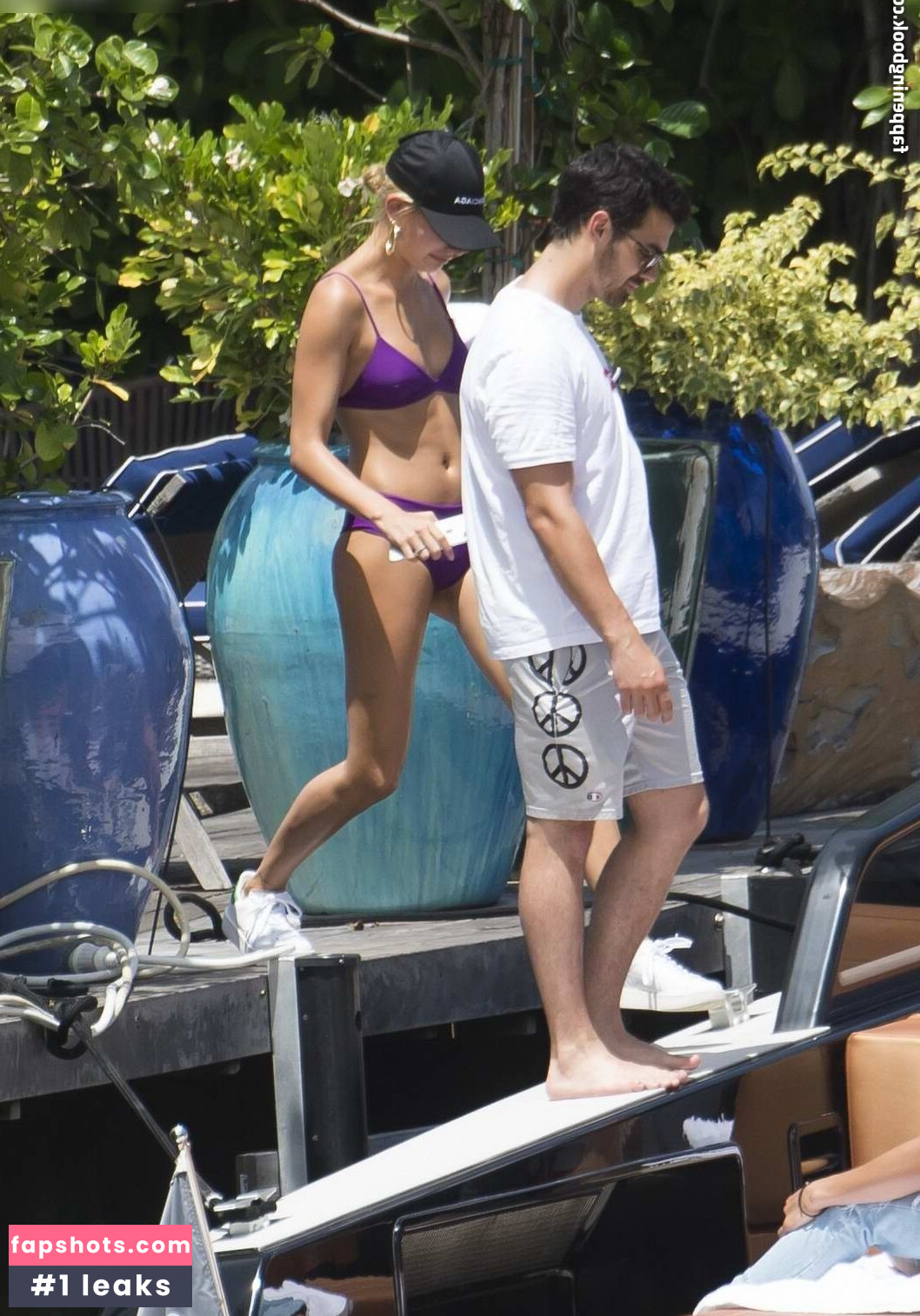 Hailey Bieber gallery photo #79