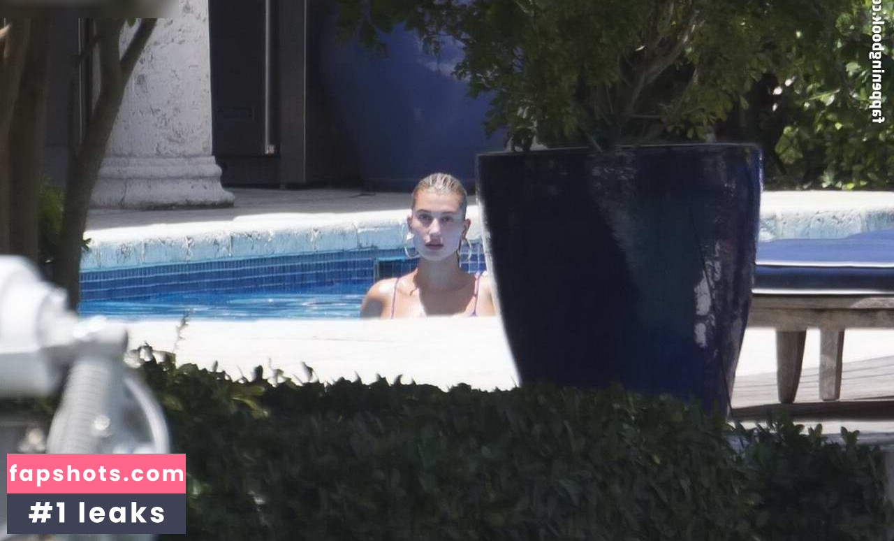 Hailey Bieber gallery photo #86