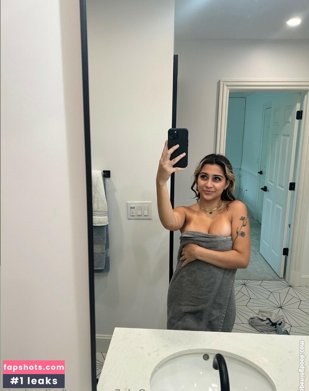 Hailey Davis gallery photo #3