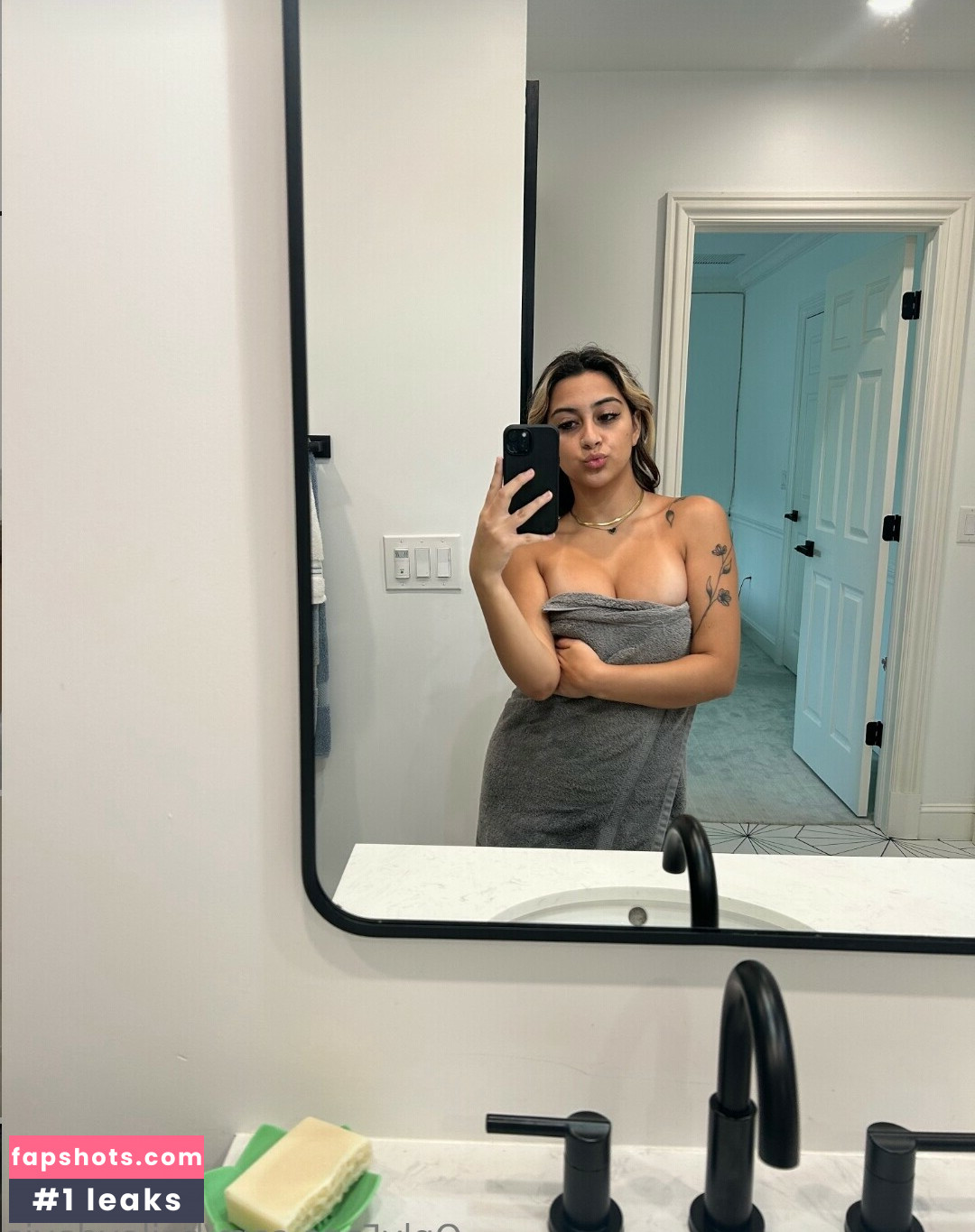 Hailey Davis gallery photo #4