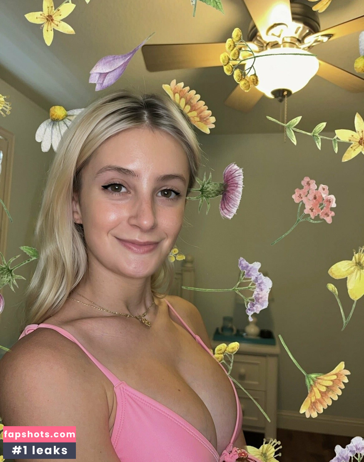 Hailey Sinclair gallery photo #4