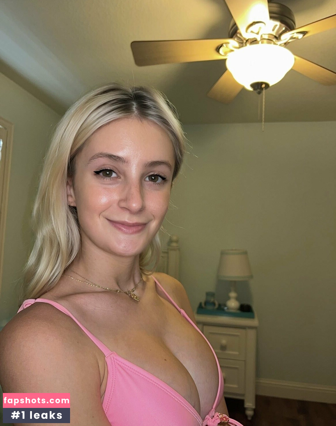 Hailey Sinclair gallery photo #7