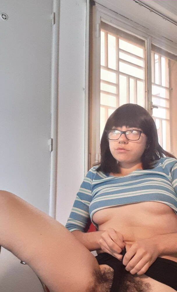 hairy-women gallery photo #1102