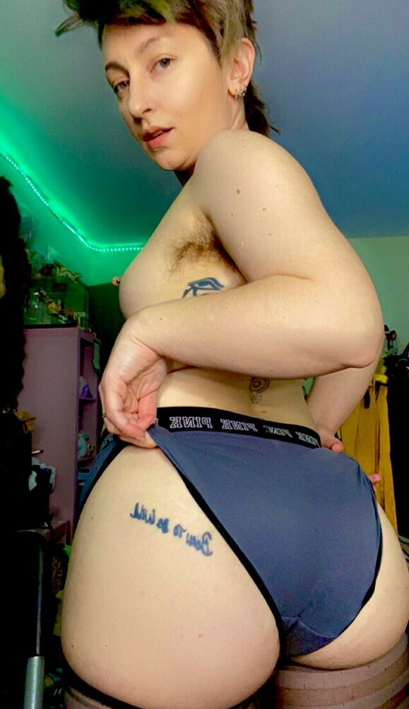 hairy-women gallery photo #1281