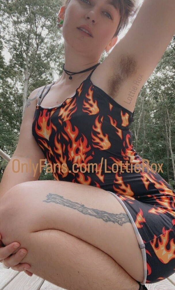 hairy-women gallery photo #1287