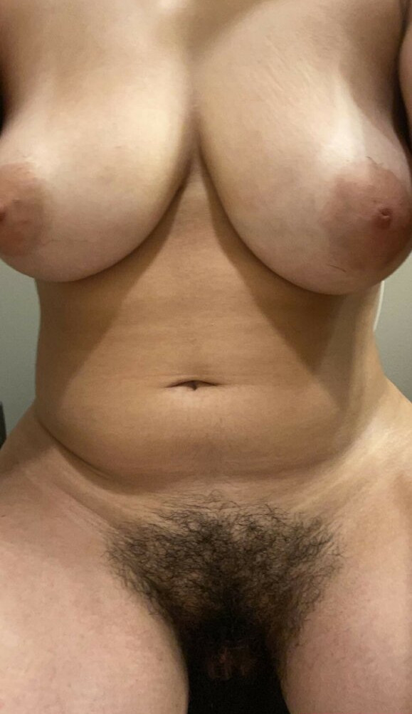 hairy-women gallery photo #1296