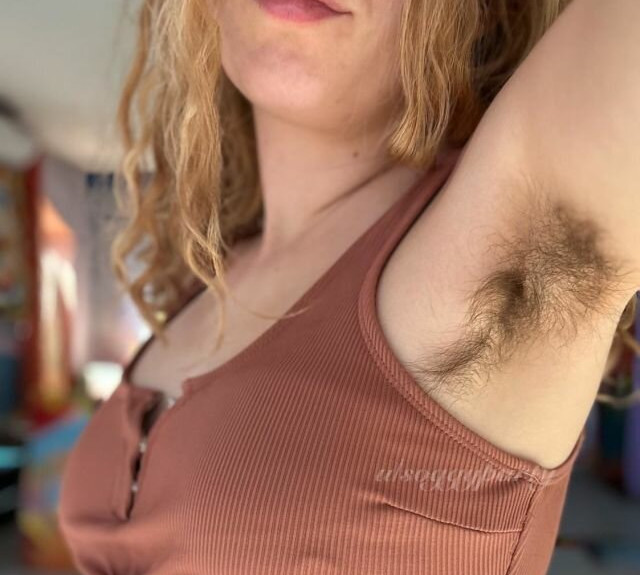 hairy-women gallery photo #1343