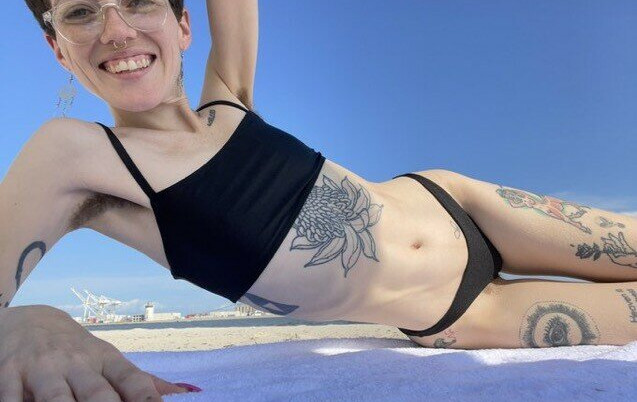 hairy-women gallery photo #1395