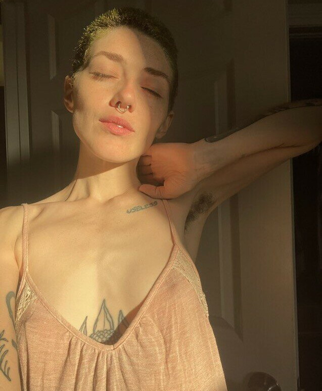 hairy-women gallery photo #1422