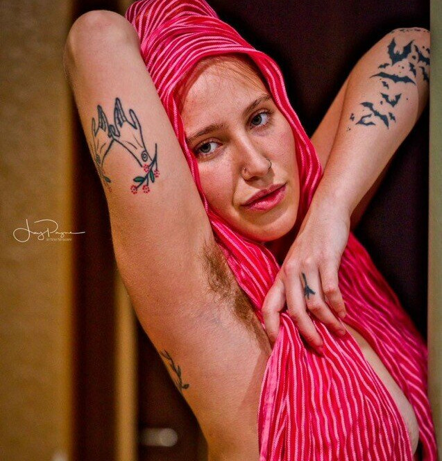 hairy-women gallery photo #1447