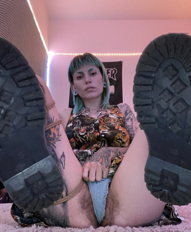 hairy-women gallery photo #1489