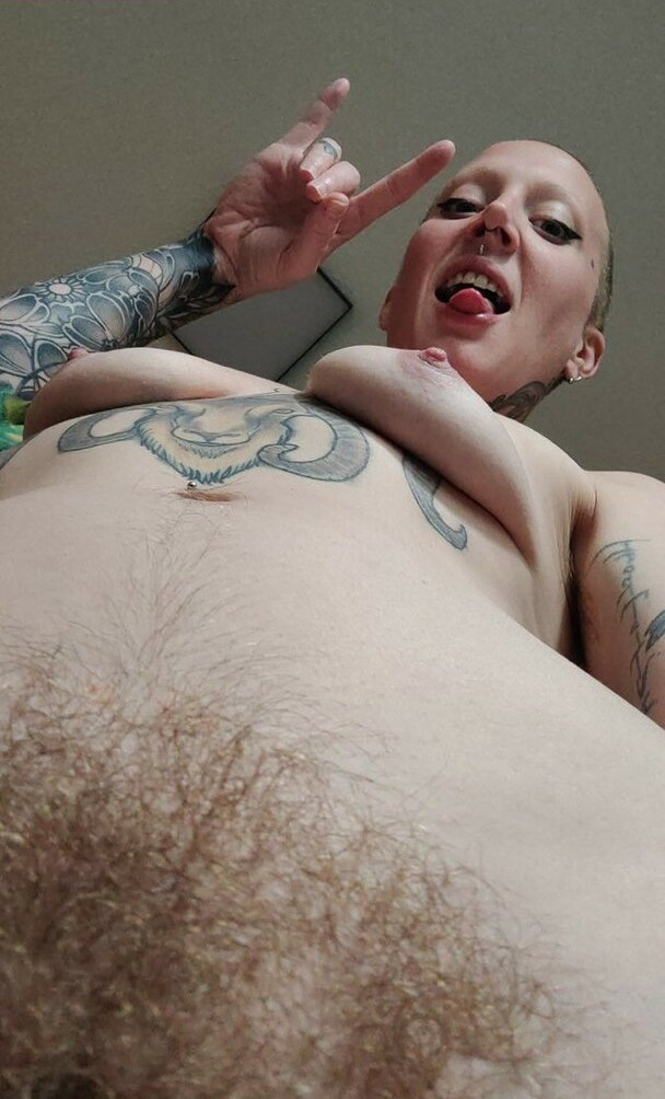 hairy-women gallery photo #1498